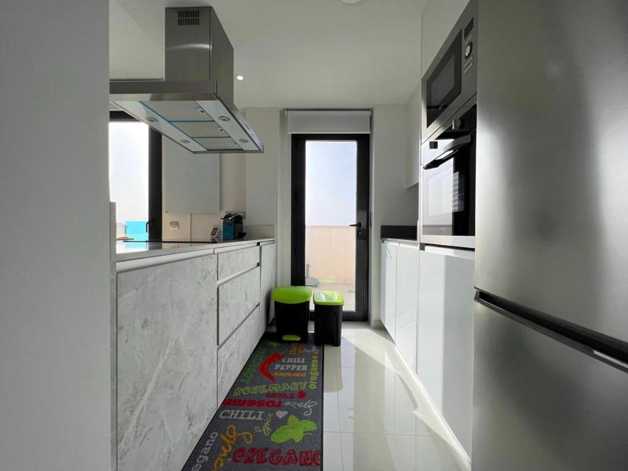 Penthouse Center Torrevieja, Private Terrace, Near The Apartment