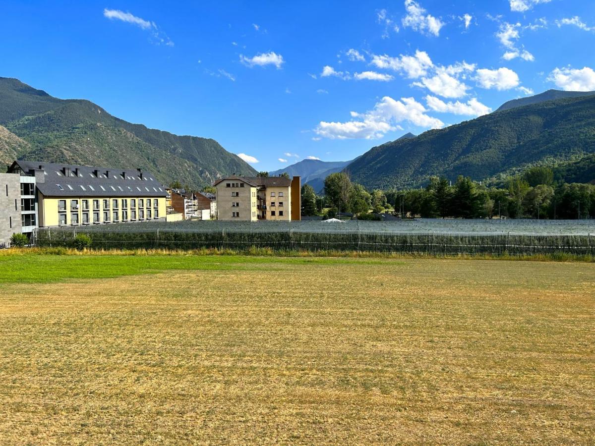 Modern I Familiar A By Rural D'aneu Apartamento