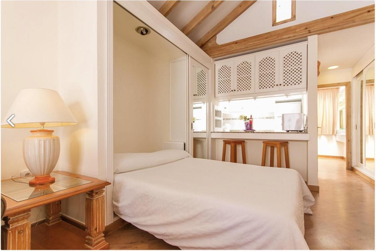 Superior Poolside Seaviews In Luxury Apartamento Costa Teguise