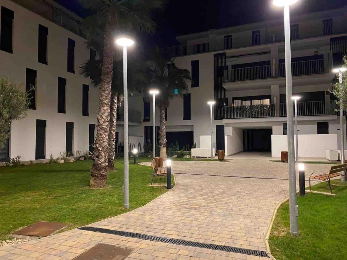 Apartamento Primera Linea De Playa Con Piscina Apartamento *