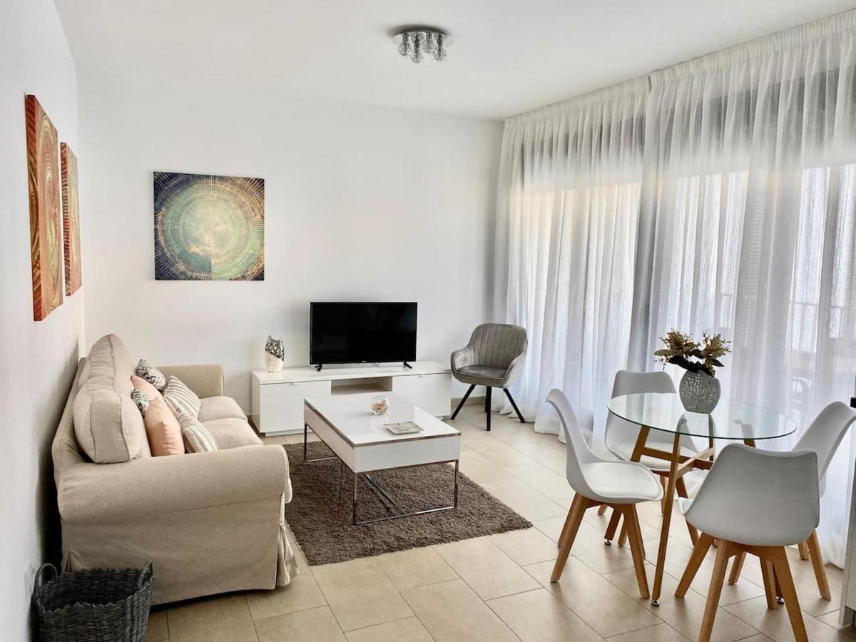 Apartamento Primera Linea De Playa Con Piscina Apartamento *