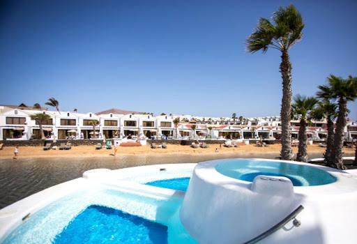 Superior Poolside Seaviews In Luxury Apartamento *
