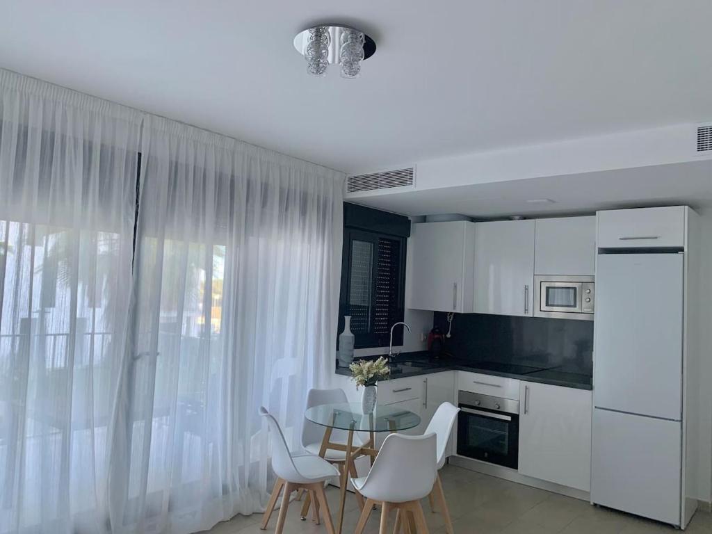 Apartamento Primera Linea De Playa Con Piscina * Rota