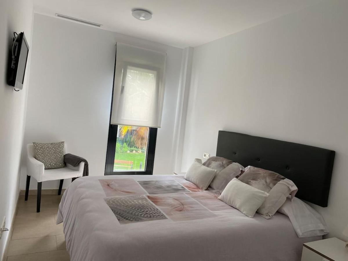 Apartamento Primera Linea De Playa Con Piscina Rota