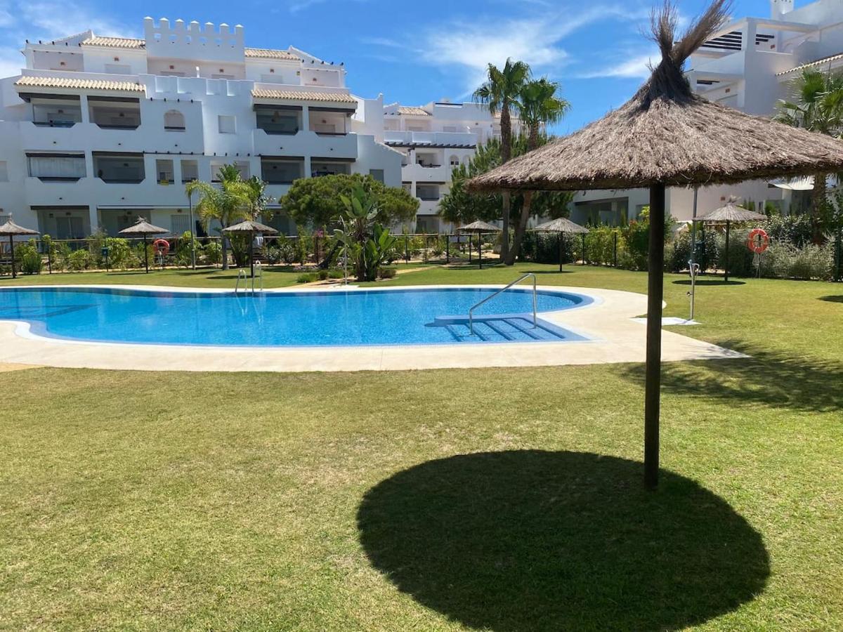 Apartamento Apartamento Primera Linea De Playa Con Piscina Rota