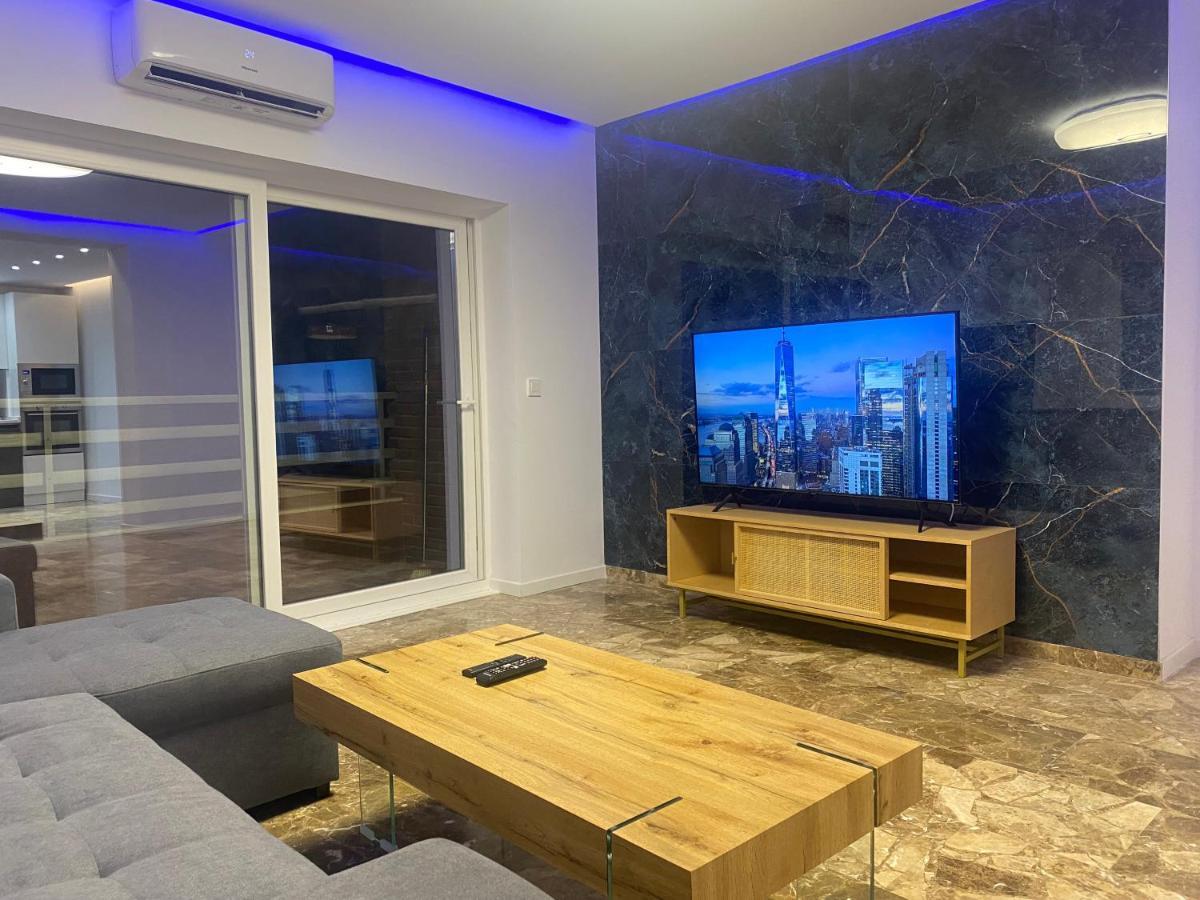Del Mar Three Bed Flat.