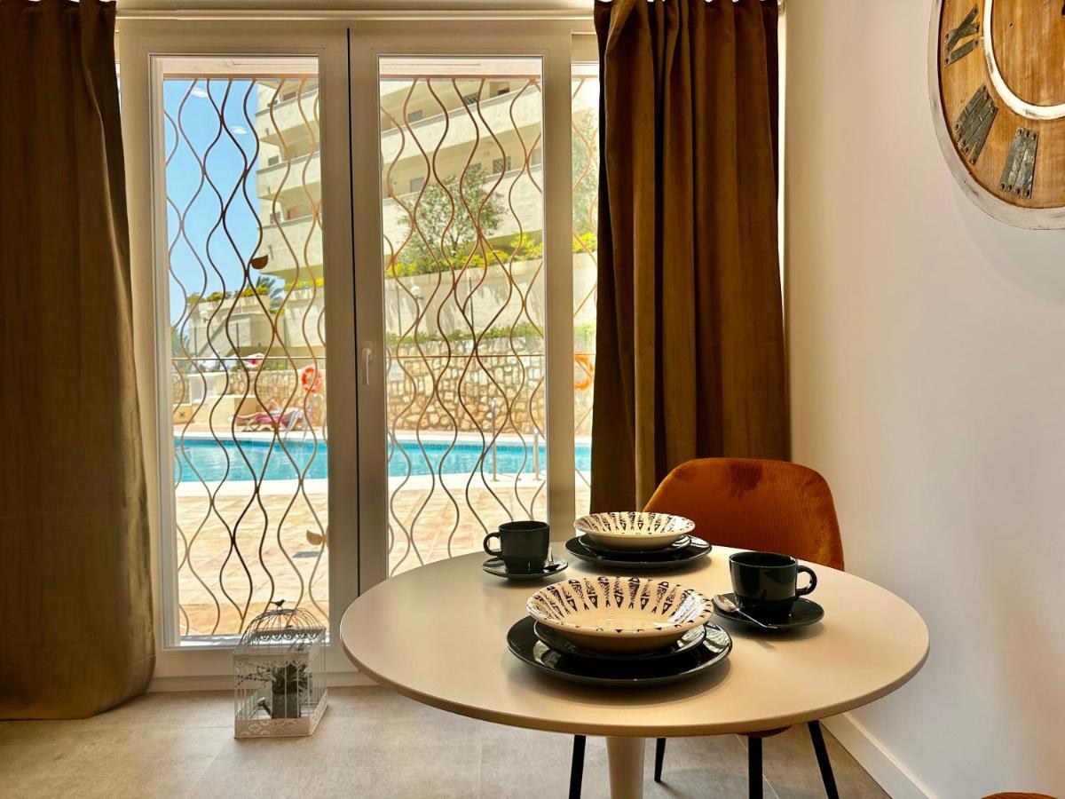 Loft 18 Beachfront Center Apartahotel