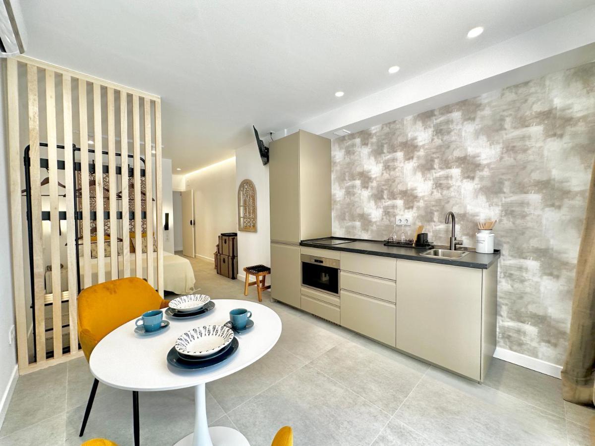 Loft 18 Beachfront Center Apartahotel Marbella