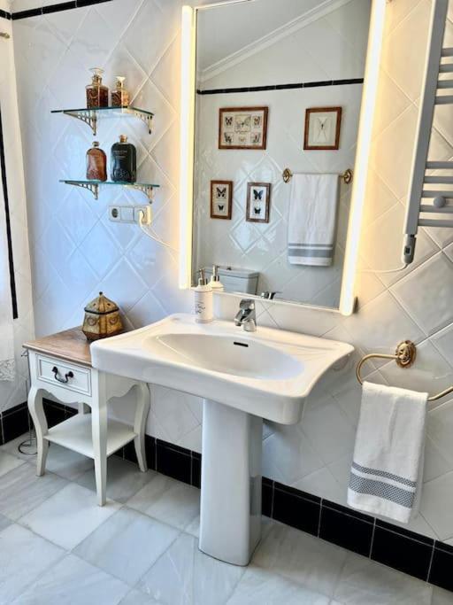 Paula Valencia Villa Manises