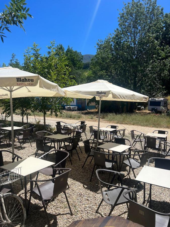 & Cafeteria Via De La Plata Hostel *