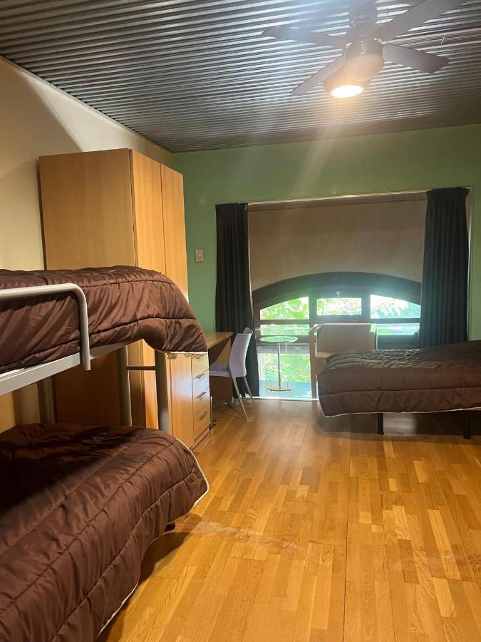 & Cafeteria Via De La Plata Hostel *