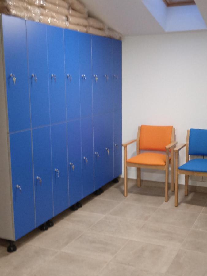 Hostal De *