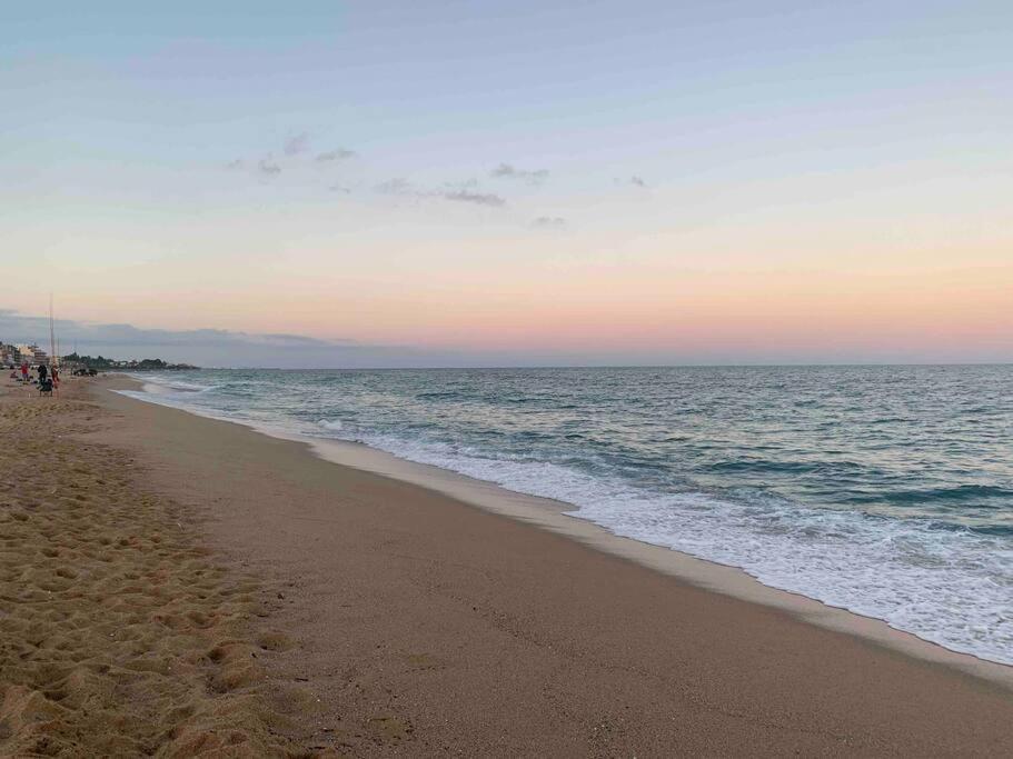 Casa Familiar En La Playa Con Piscina Сasa de vacaciones