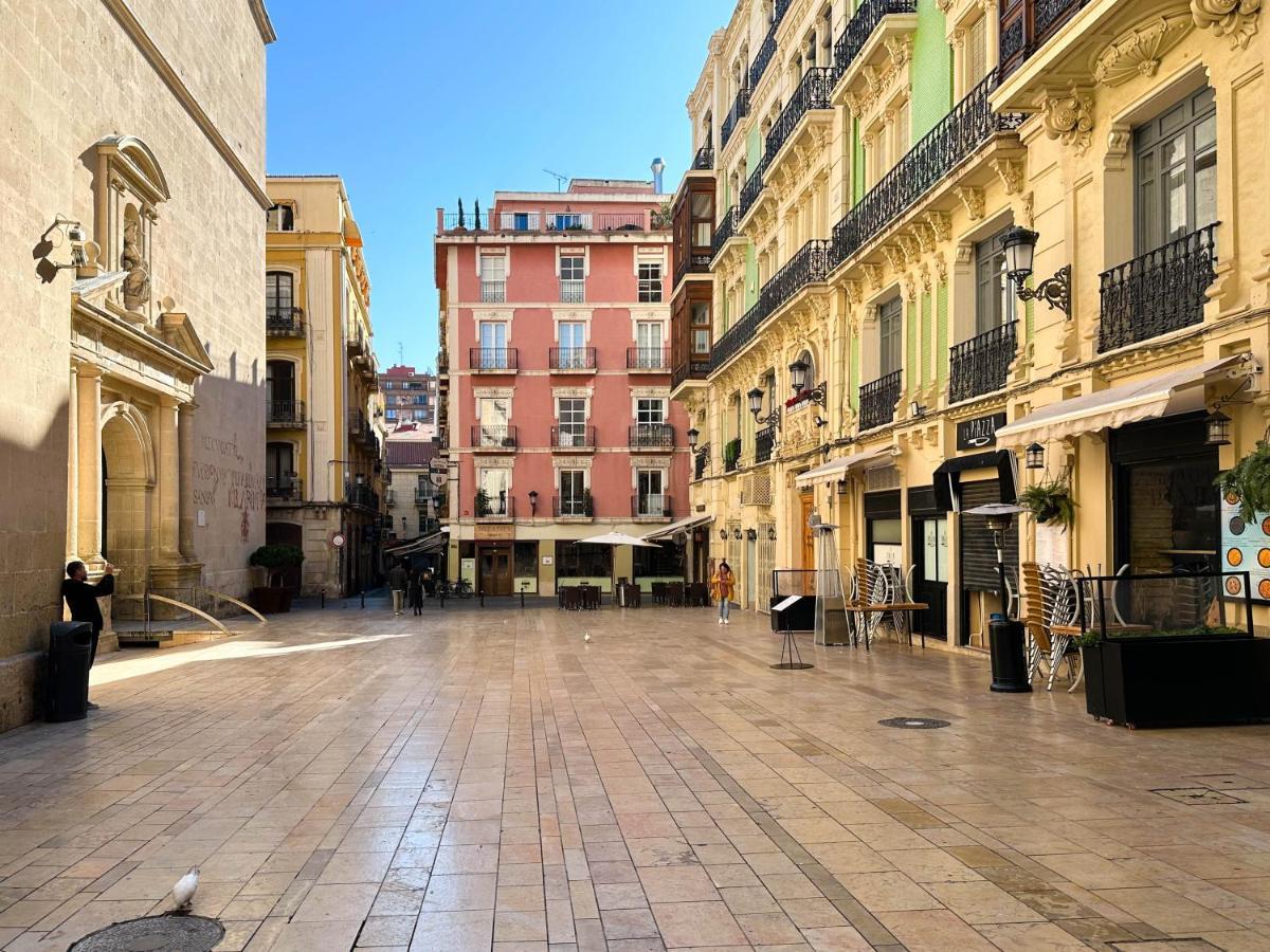 Elegante A Unos Pasos De La Rambla. Apartamento *
