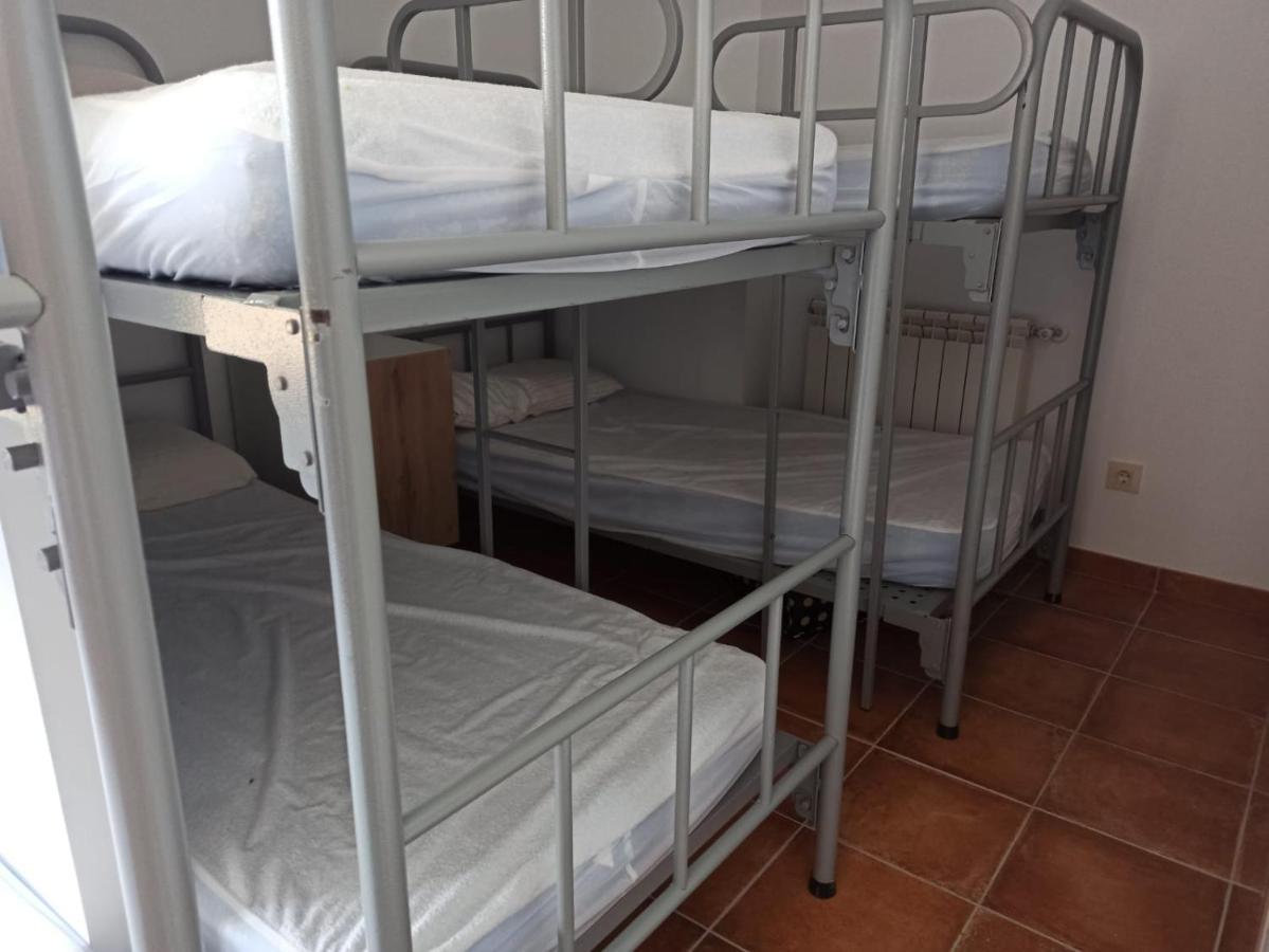 Hostel De *