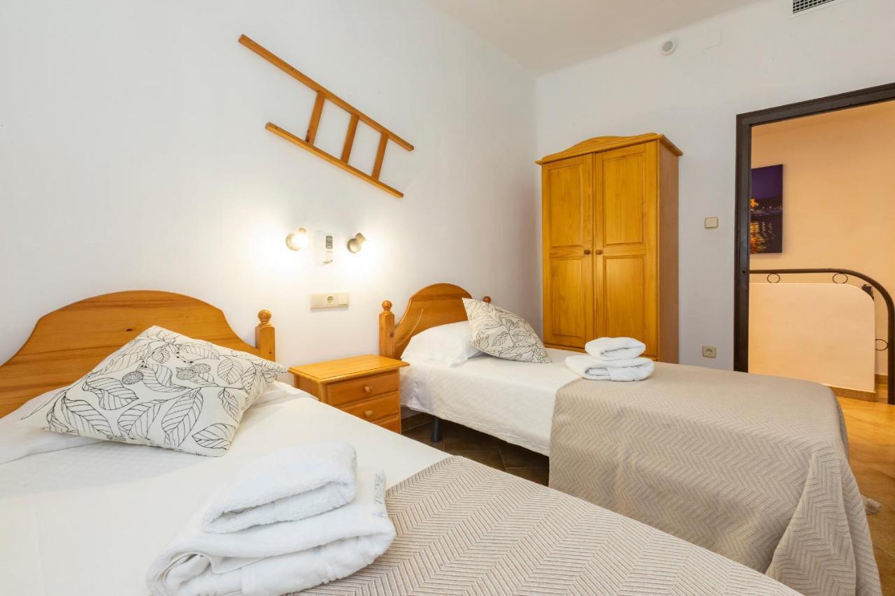 Villa 21 Sleeps Private Pool & Bbq Near Barcelona *