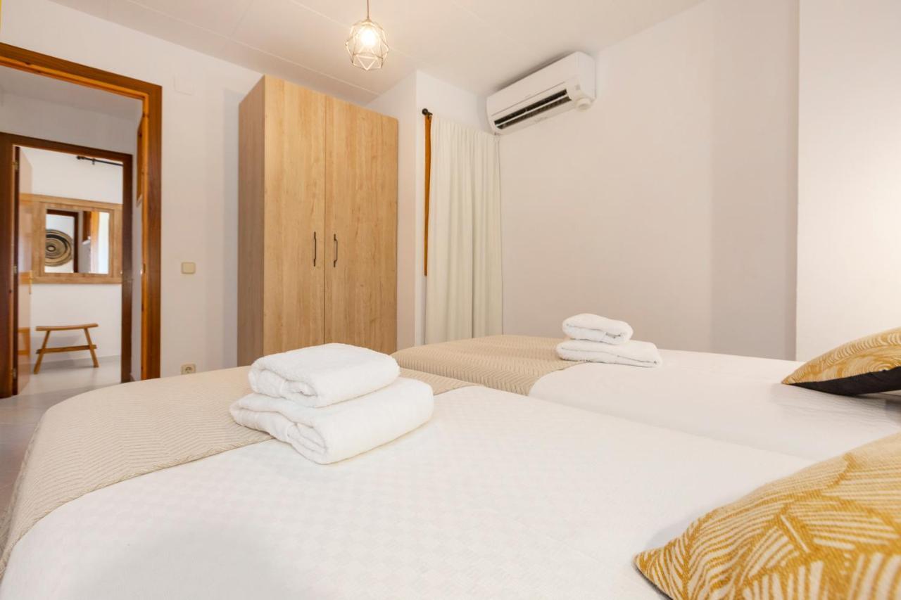 Villa 21 Sleeps Private Pool & Bbq Near Barcelona Rocafort (Catalonia)