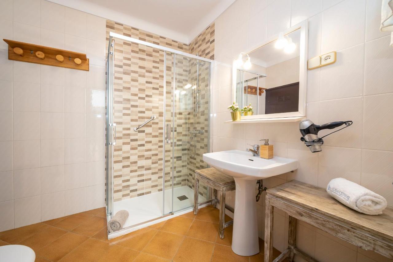 Villa 21 Sleeps Private Pool & Bbq Near Barcelona Rocafort (Catalonia)