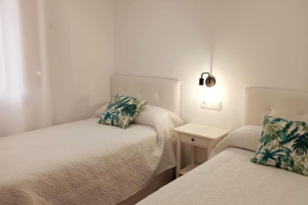 Apartment Fernando De Magallanes 15, Bajo En Segunda Linea De Playa