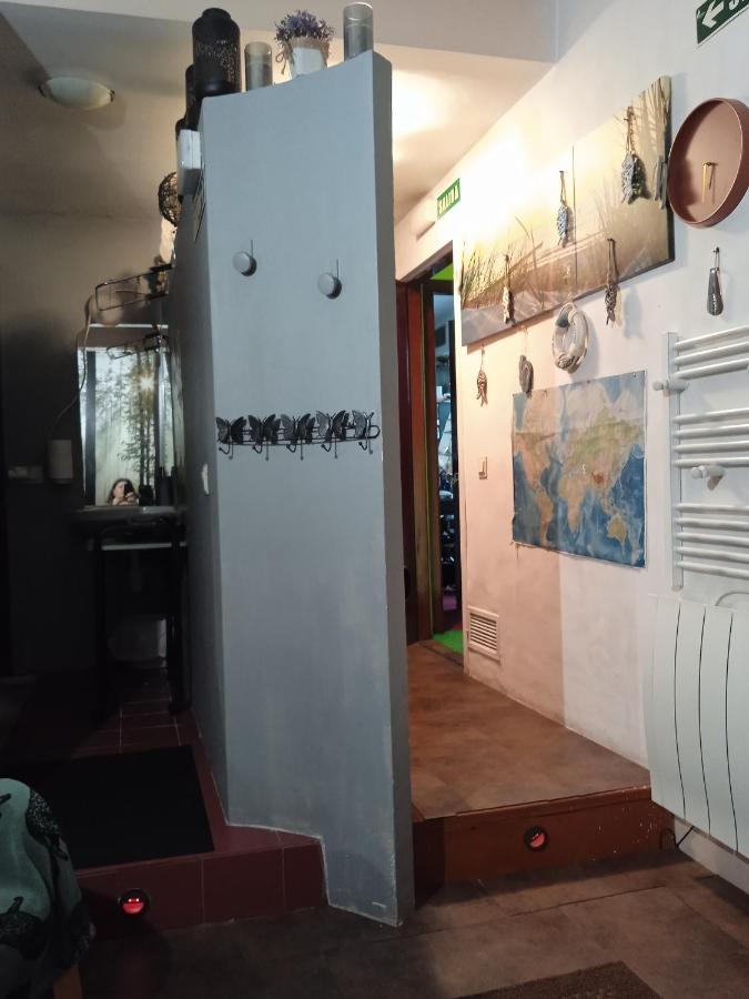 Apartamento Bajera-loft No Comfortable Con La Verja En La Entrada,,no Lujosa,vieja,sin Reforma, Con Cedula De Habitabilidad Preparada Para Alojamiento No No Hostal No Apartamento El Precio Coincide Con Calidad Y Calificaciones Trato Familiar,como En Tu Cas *