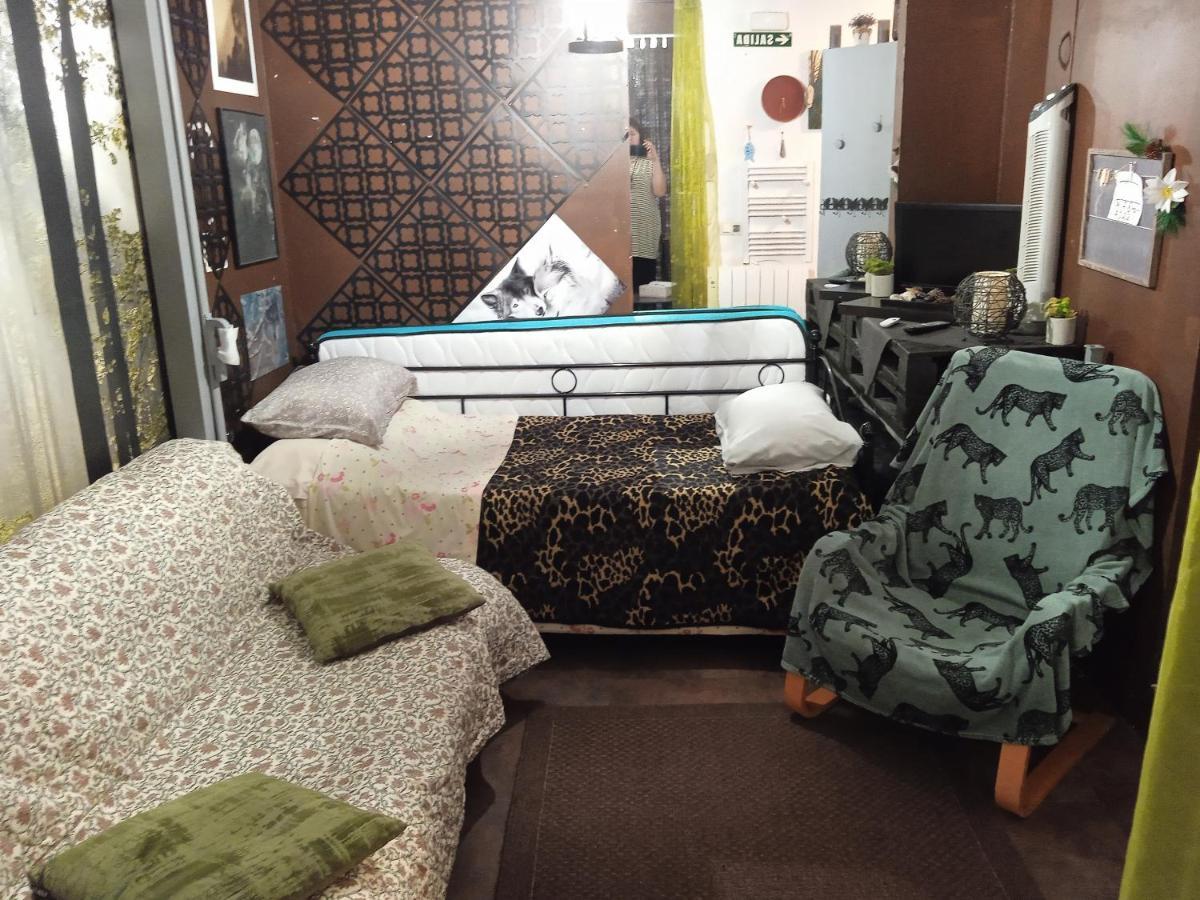 Bajera-loft No Comfortable Con La Verja En La Entrada,,no Lujosa,vieja,sin Reforma, Con Cedula De Habitabilidad Preparada Para Alojamiento No No Hostal No Apartamento El Precio Coincide Con Calidad Y Calificaciones Trato Familiar,como En Tu Cas Apartamento Pamplona