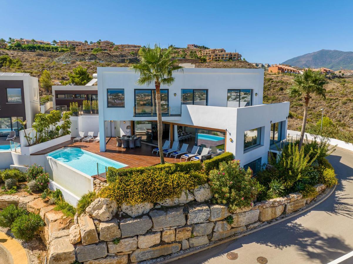 Vacation Marbella I Paraiso The View, Infinity Heated Pool, Sea View, 24-7 Security, Golf Courses Villa Estepona