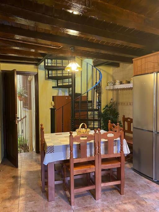 Сasa de vacaciones La Herradura, Acogedora Casa En Montemayor del Rio