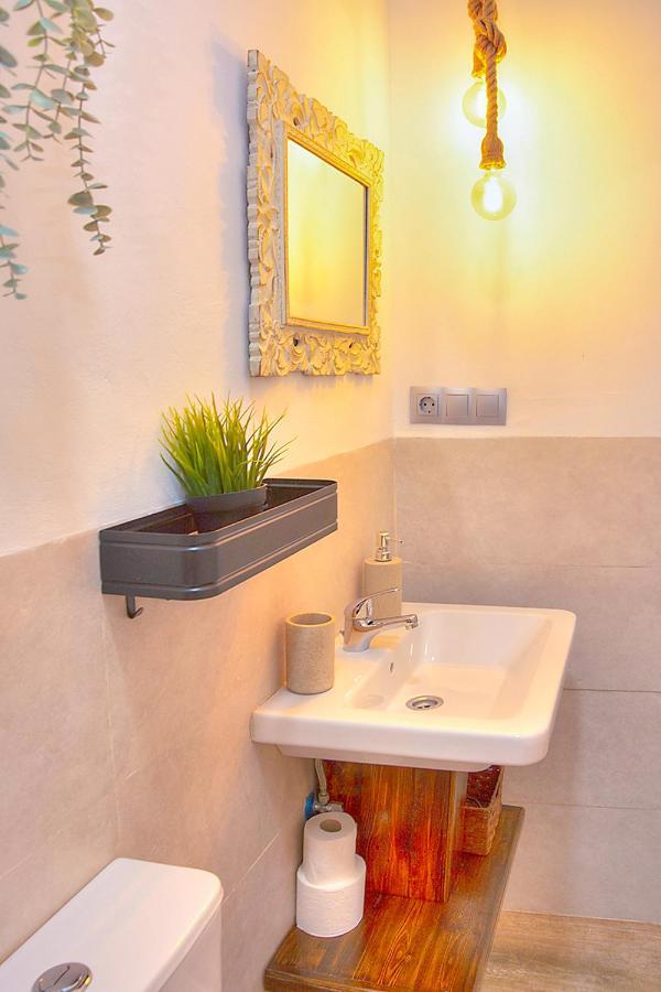 Family In Triana Apartment *