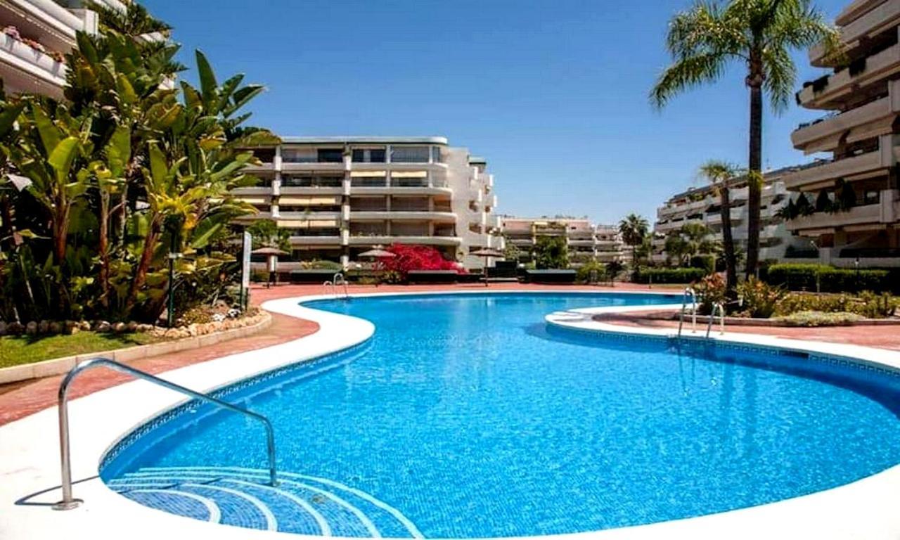 En Junto A Campos De Golf Apartamento Marbella
