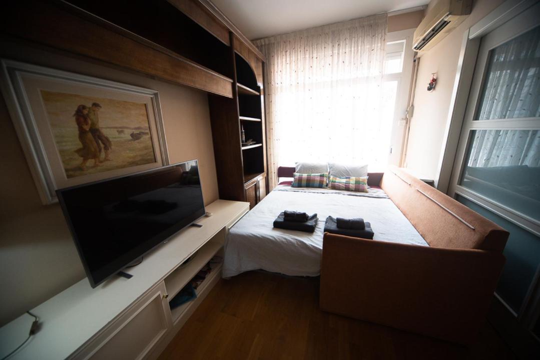 Hostel Traditional In Eixample Barcelona