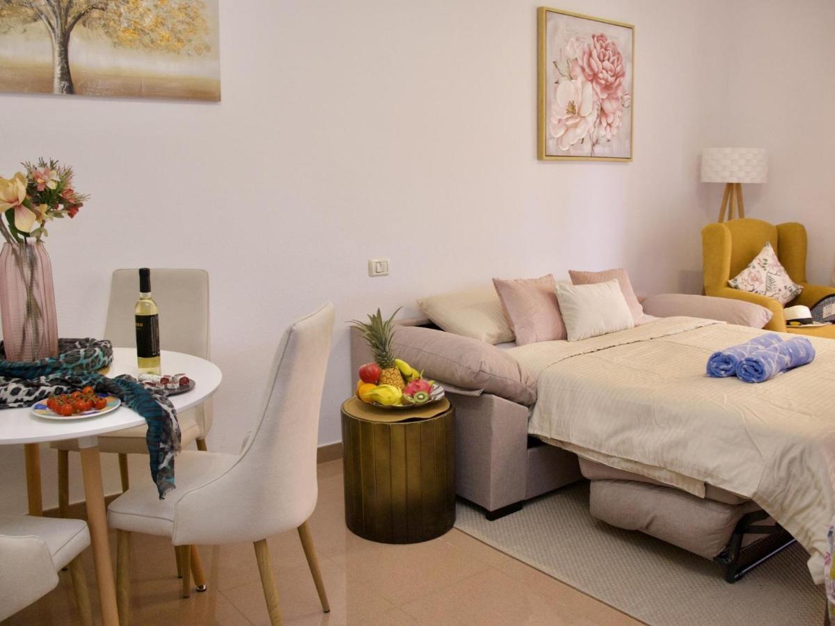 Duque Beachside Elegance Apartment