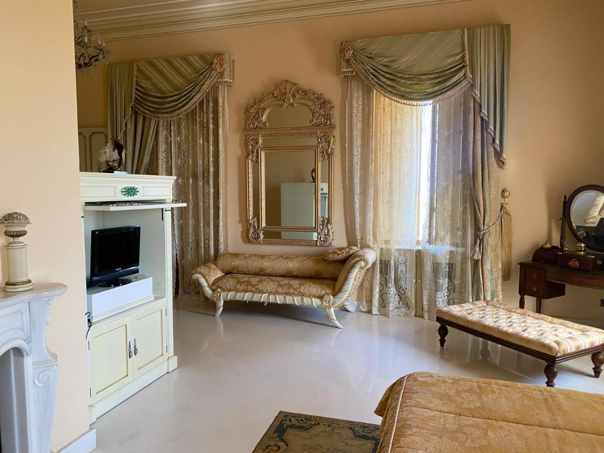 El Maestre Villa