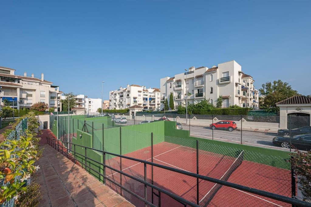 Flat -puerto Banus -6 A 8 Persons-pool-parking Apartamento Marbella