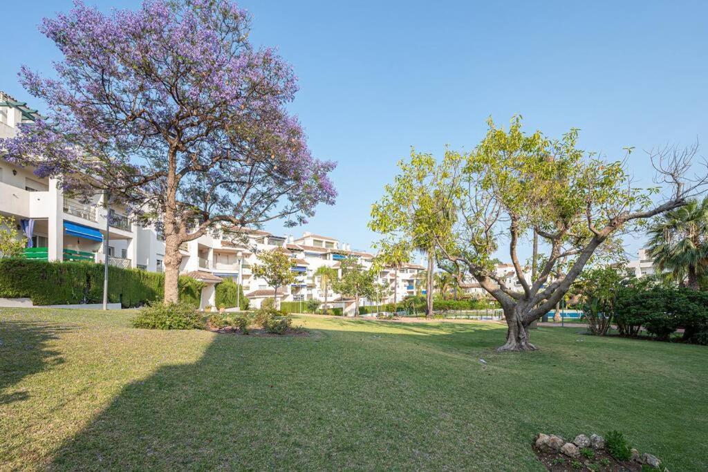 Flat -puerto Banus -6 A 8 Persons-pool-parking Apartamento