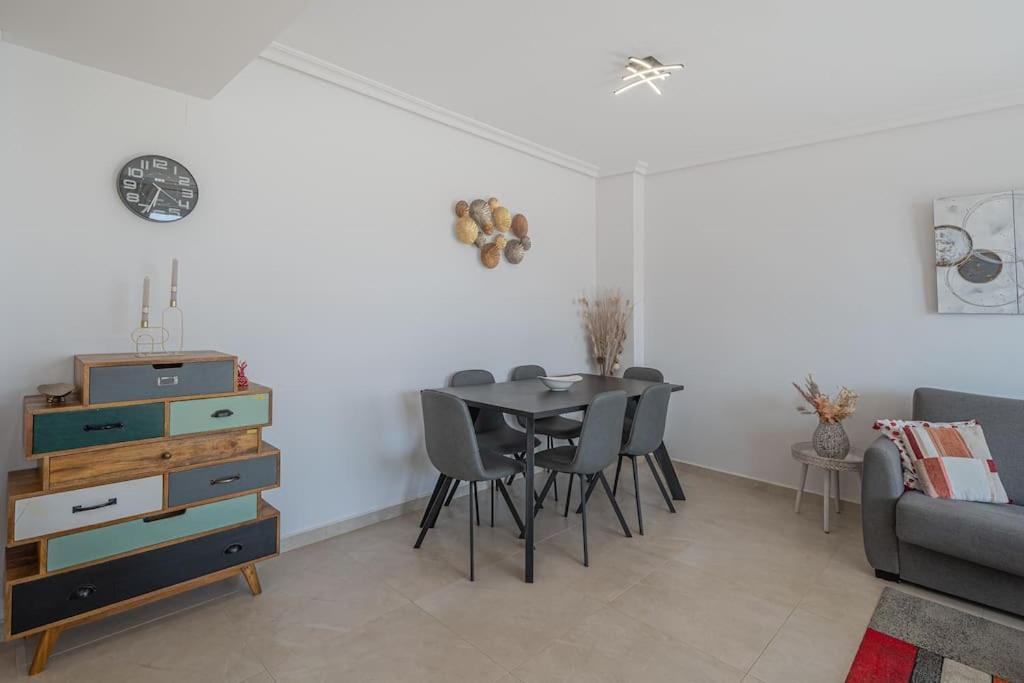 Flat -puerto Banus -6 A 8 Persons-pool-parking Apartamento *