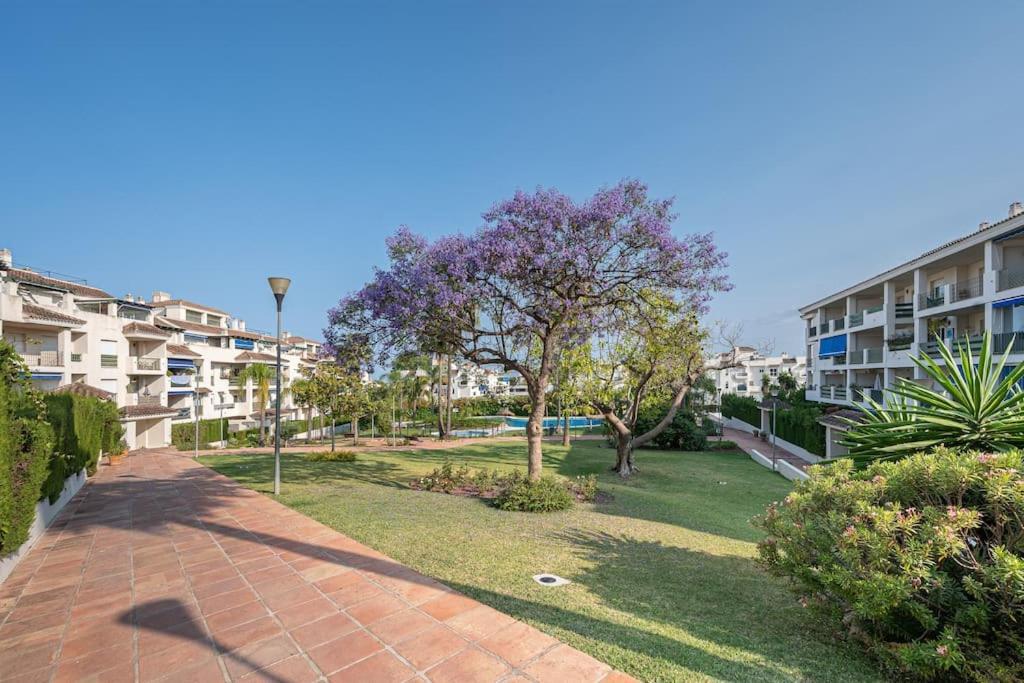 Flat -puerto Banus -6 A 8 Persons-pool-parking Apartamento Marbella