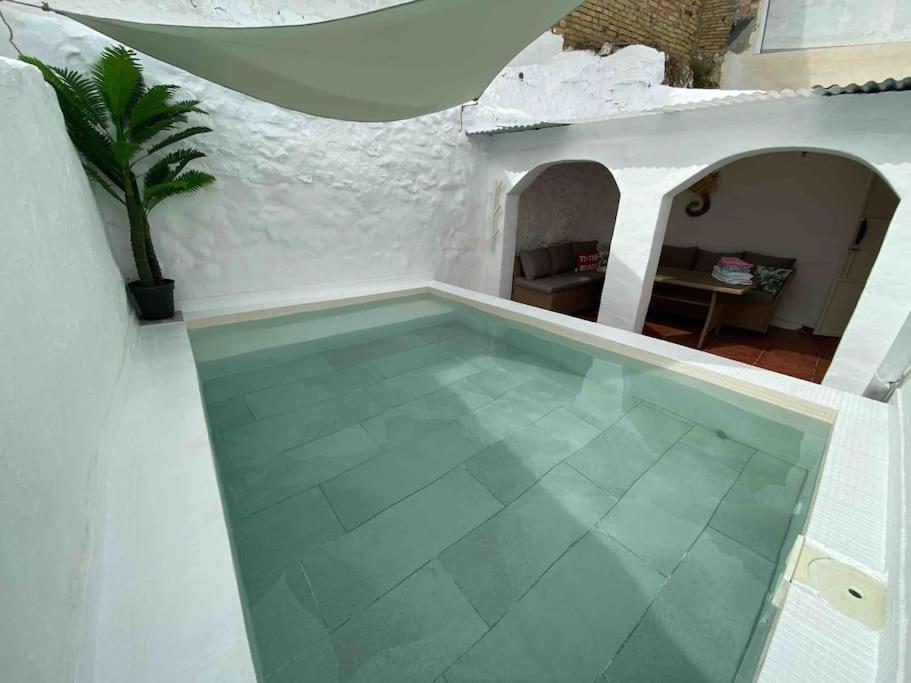A Hidden Gem In Estepa. With Dip Pool, Wifi, Bbq! Holiday home Estepa