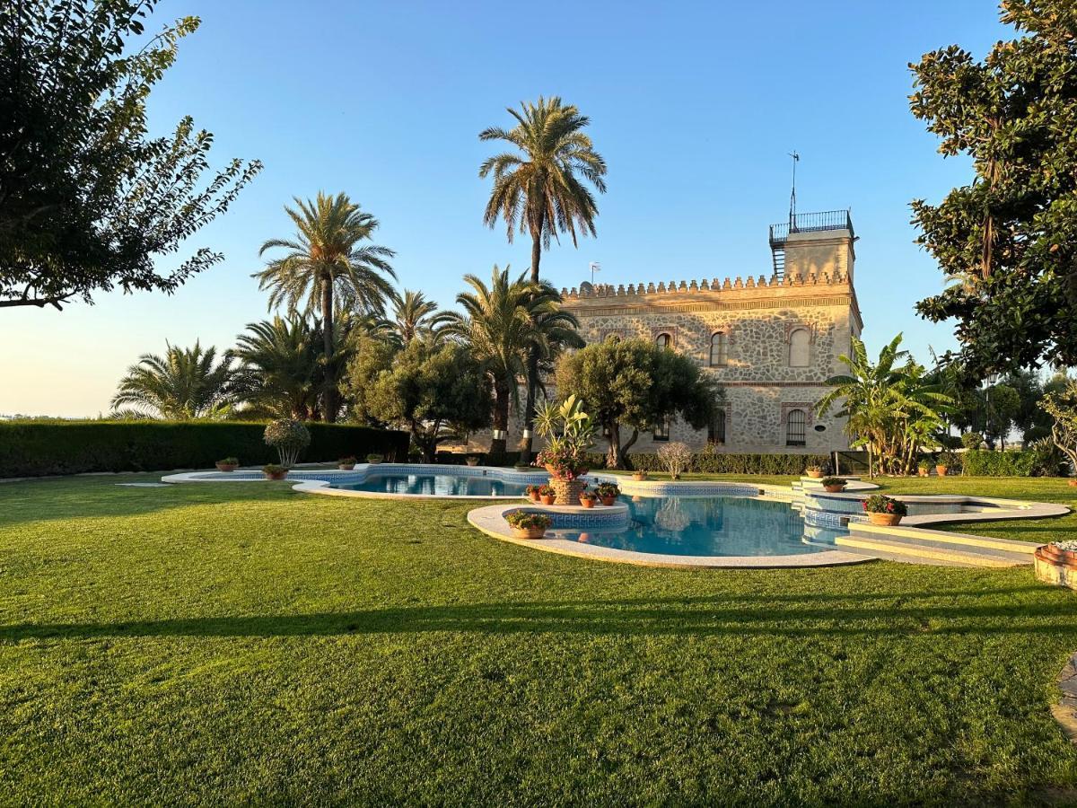 El Maestre Villa