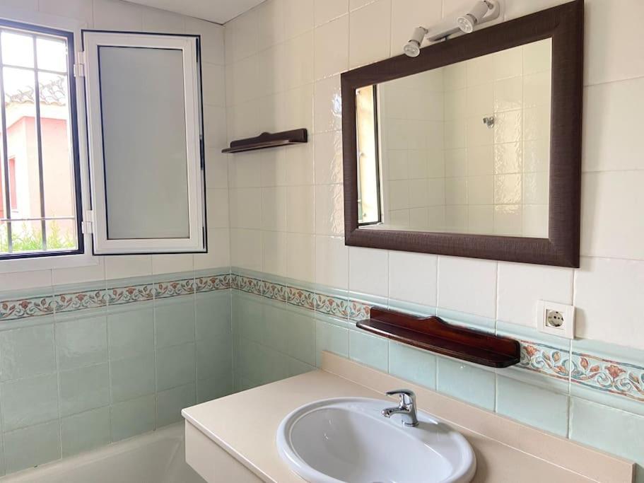Las - Chalet Y Piscina A 10'de Sevilla * Umbrete