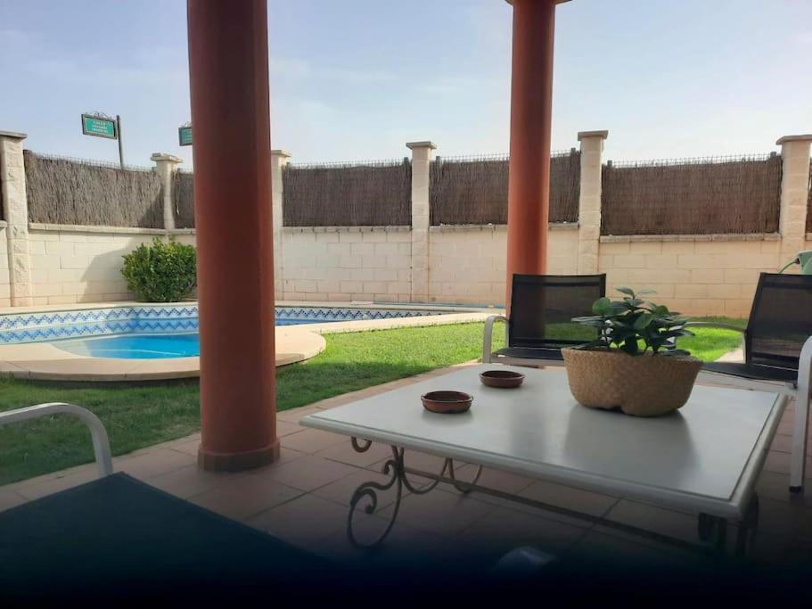 Las - Chalet Y Piscina A 10'de Sevilla Сasa de vacaciones *