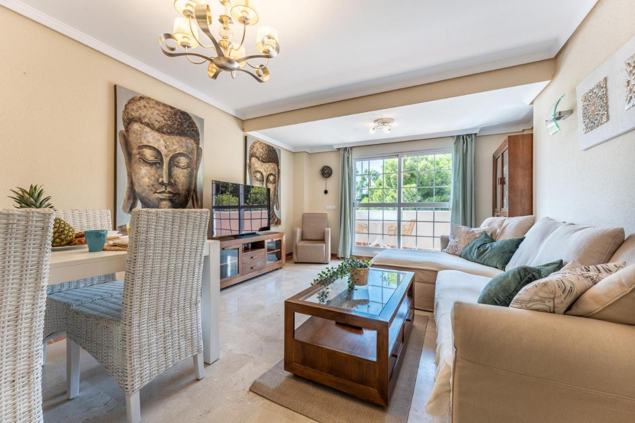 Apartment Coastal Paradise 3bed , Pool , Sea Views!