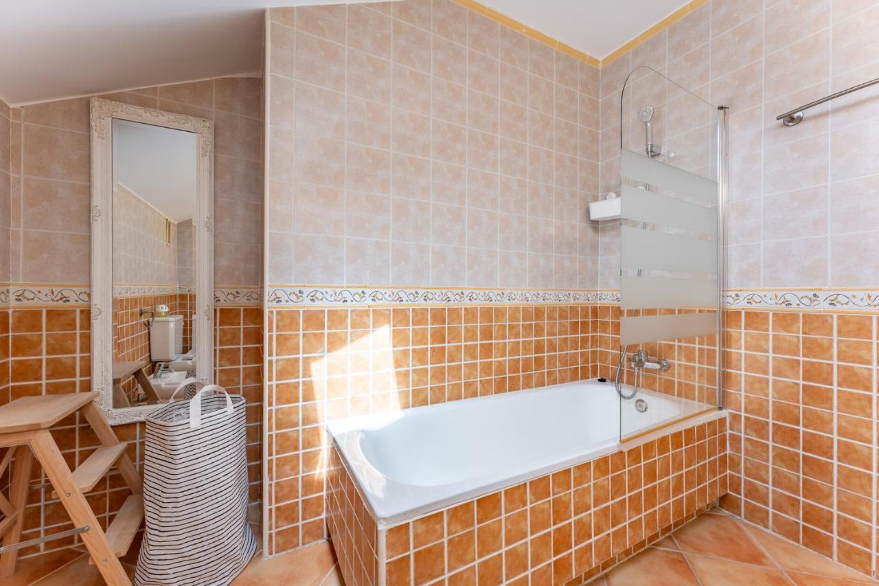 Apartment Coastal Paradise 3bed , Pool , Sea Views!