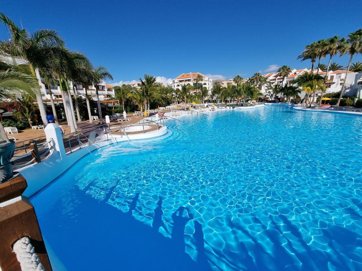 Parque Santiago 3, No 1 * Arona (Tenerife)