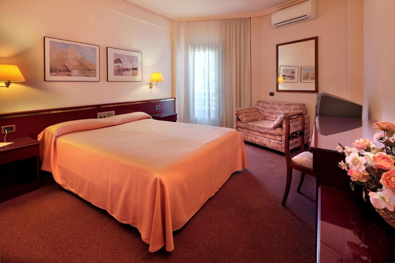 Hotel Rey Sancho Ramirez Somontano Sl 3*