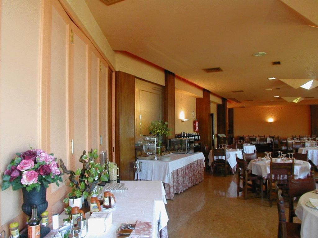 Hotel Rey Sancho Ramirez Somontano Sl 3*