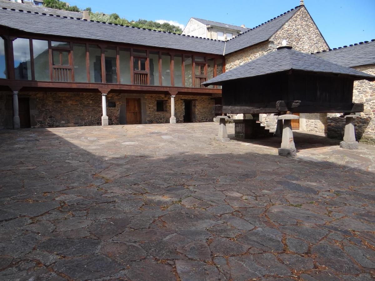 Francisco Giner De Rios Hostel Villablino