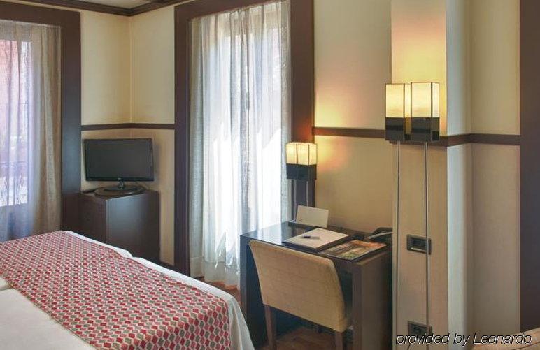 U-sense Centro 3*