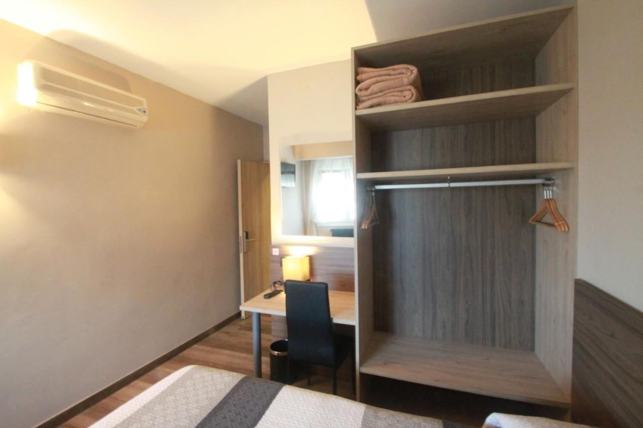 Hotel, H De L'anton Batea