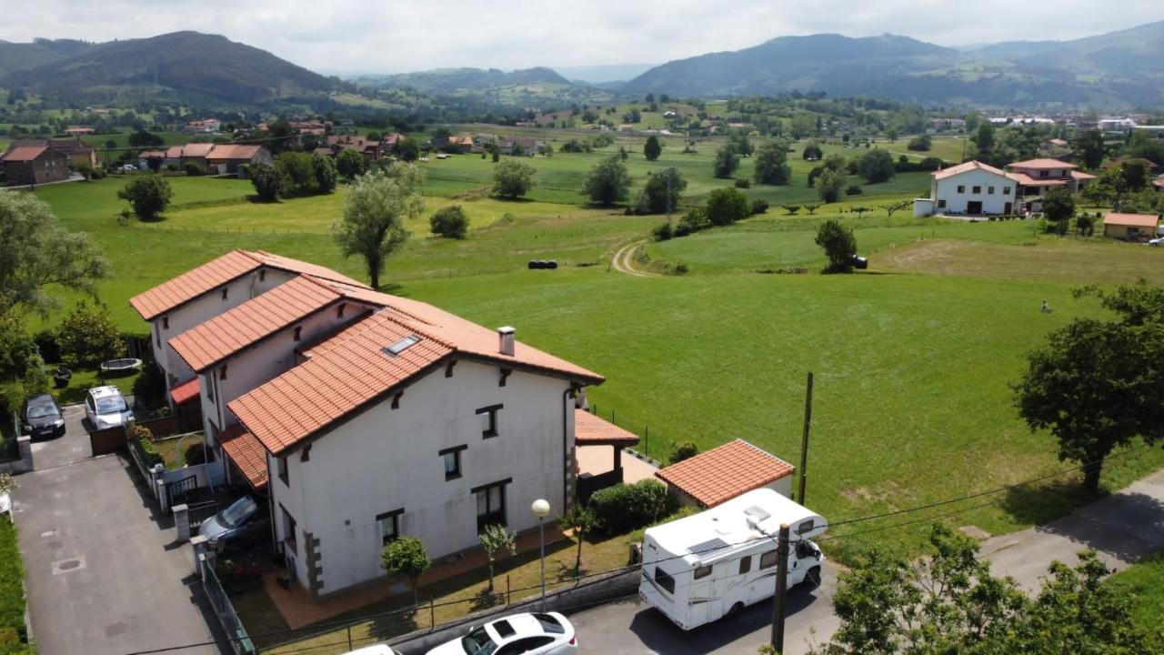 Casa En Sobarzo, Junto Al Parque De Cabarceno Sobarzo