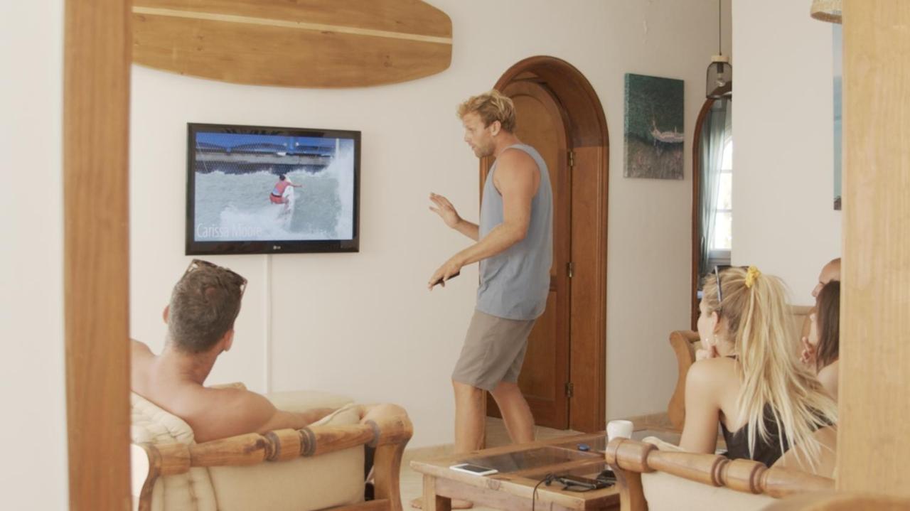 Pura Vida Surf Camp & School